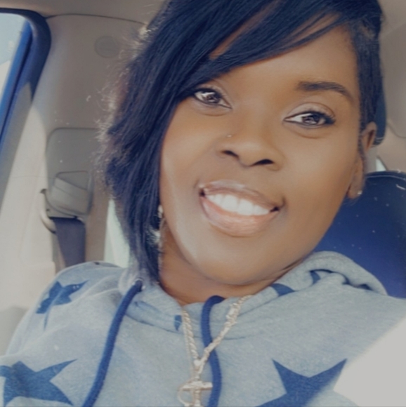 Meet your Posher, Lischa - Picture 1 of 1